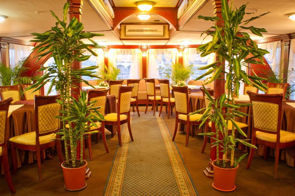 Bogdan Khmelnytskyi Hotel Kiev Luaran gambar
