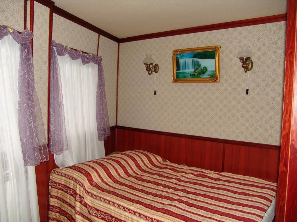 Bogdan Khmelnytskyi Hotel Kiev Luaran gambar