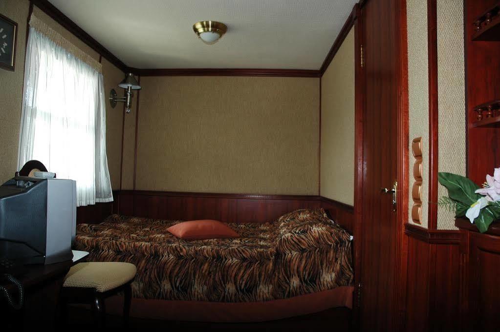 Bogdan Khmelnytskyi Hotel Kiev Luaran gambar