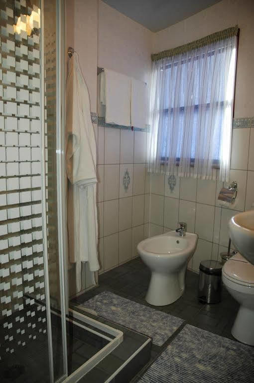 Bogdan Khmelnytskyi Hotel Kiev Luaran gambar