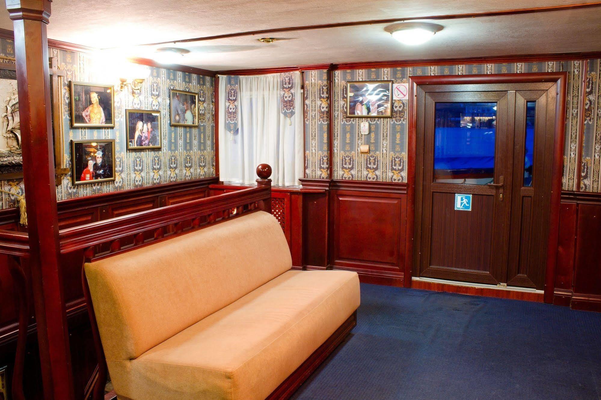 Bogdan Khmelnytskyi Hotel Kiev Luaran gambar