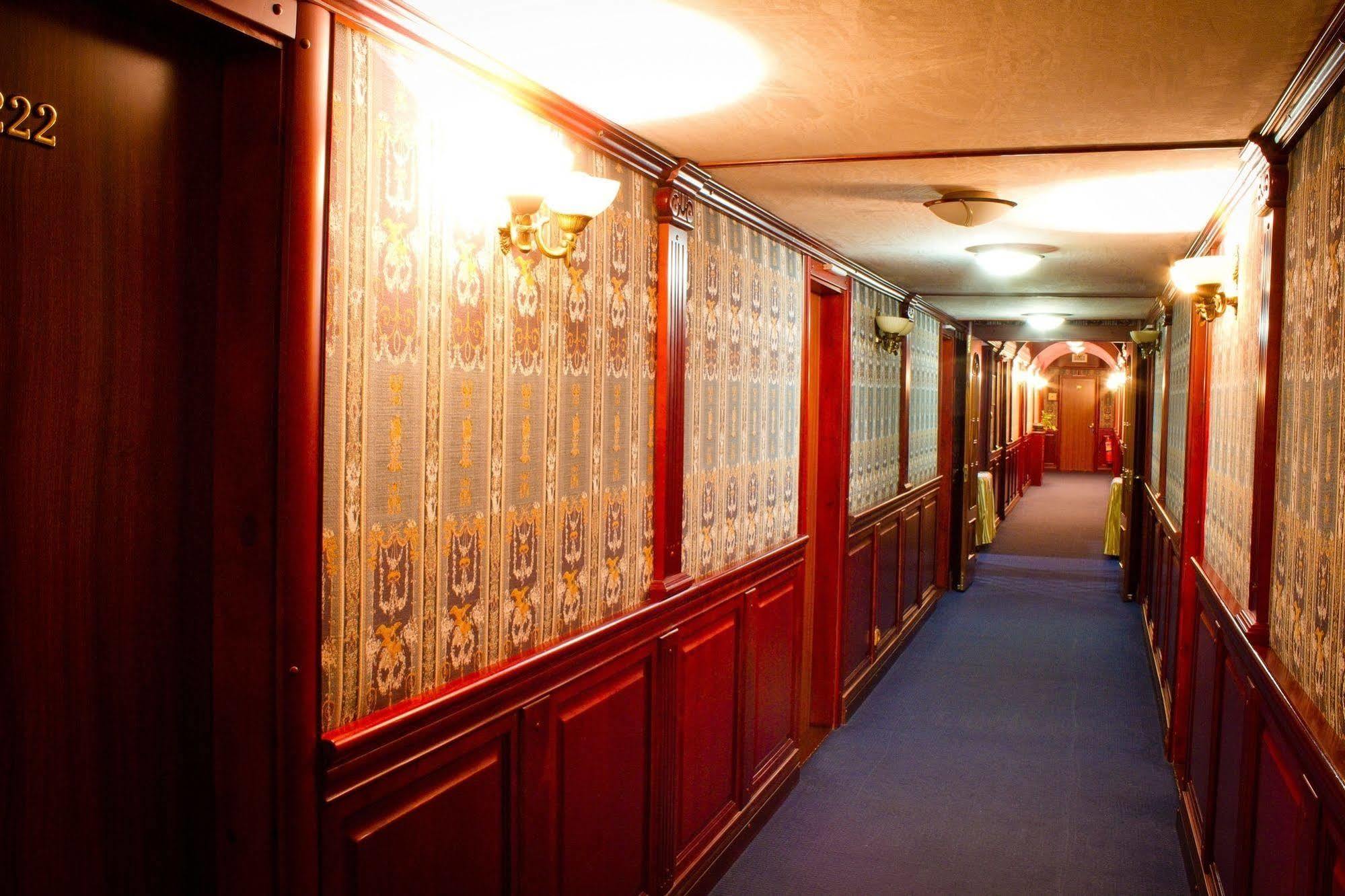 Bogdan Khmelnytskyi Hotel Kiev Luaran gambar