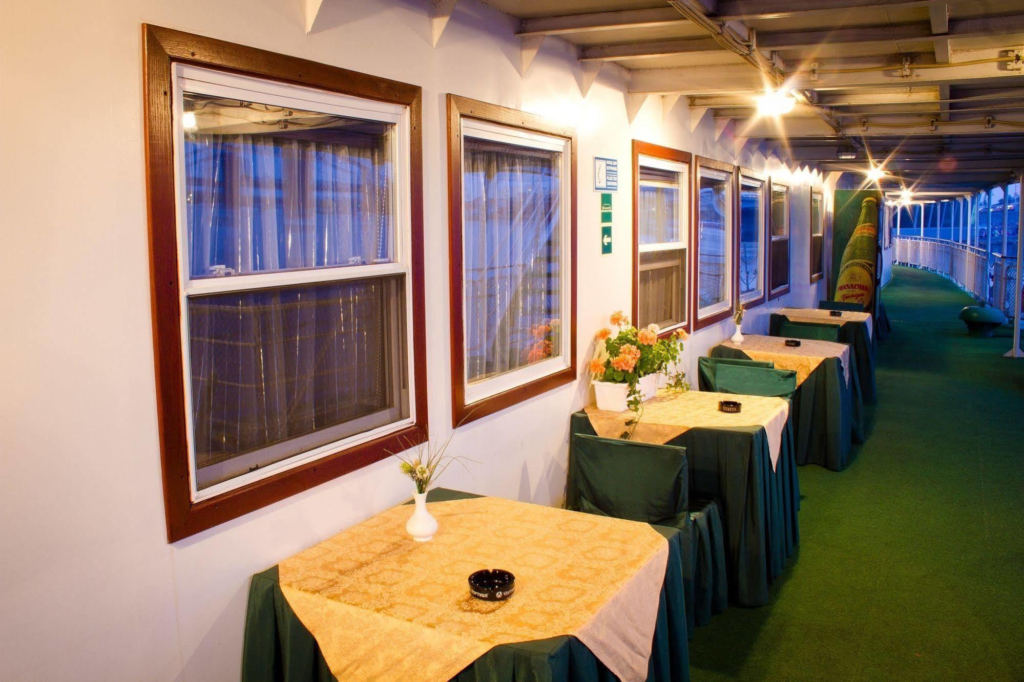 Bogdan Khmelnytskyi Hotel Kiev Luaran gambar