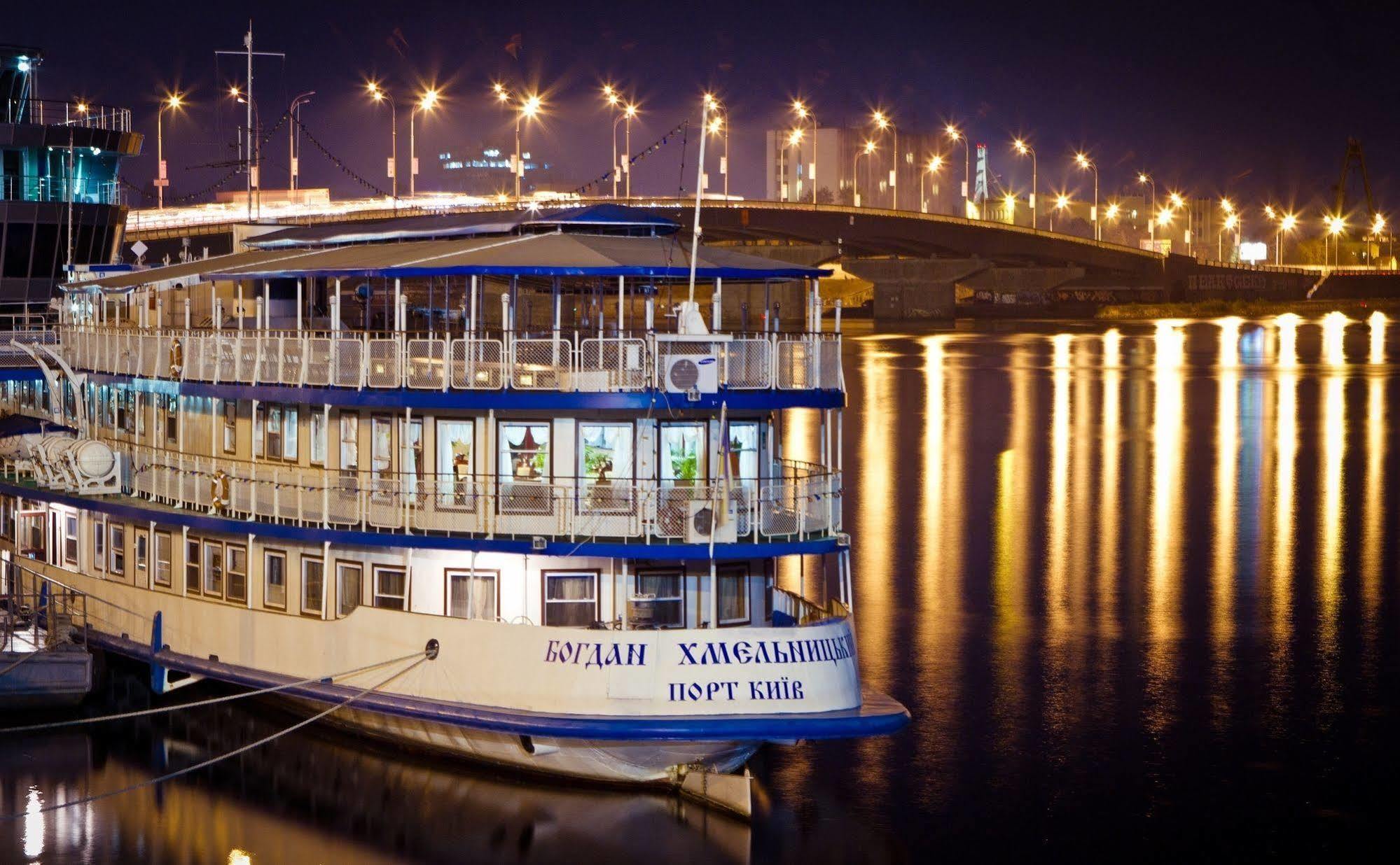 Bogdan Khmelnytskyi Hotel Kiev Luaran gambar