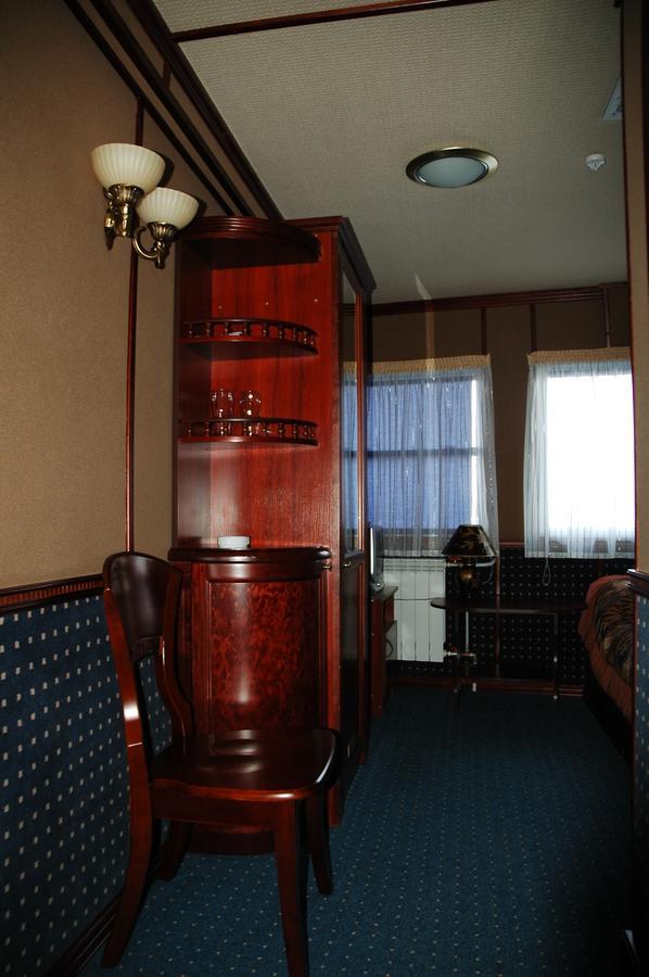 Bogdan Khmelnytskyi Hotel Kiev Luaran gambar