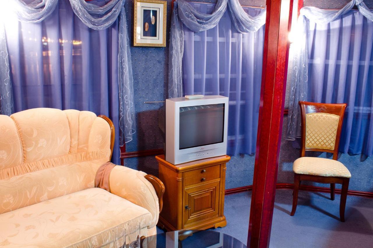 Bogdan Khmelnytskyi Hotel Kiev Luaran gambar