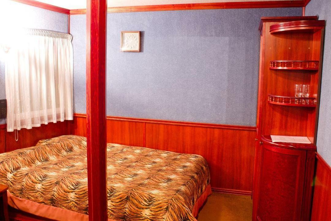 Bogdan Khmelnytskyi Hotel Kiev Luaran gambar